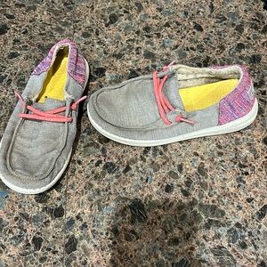 Hey dude girl worn shoes grey pink